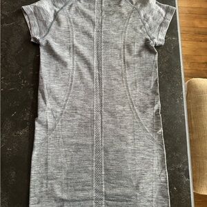 gray lululemon swiftly tech short sleeve